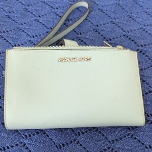 Michael Kors Pale Blue Wristlet With Phone Pocket In Excellent Condition